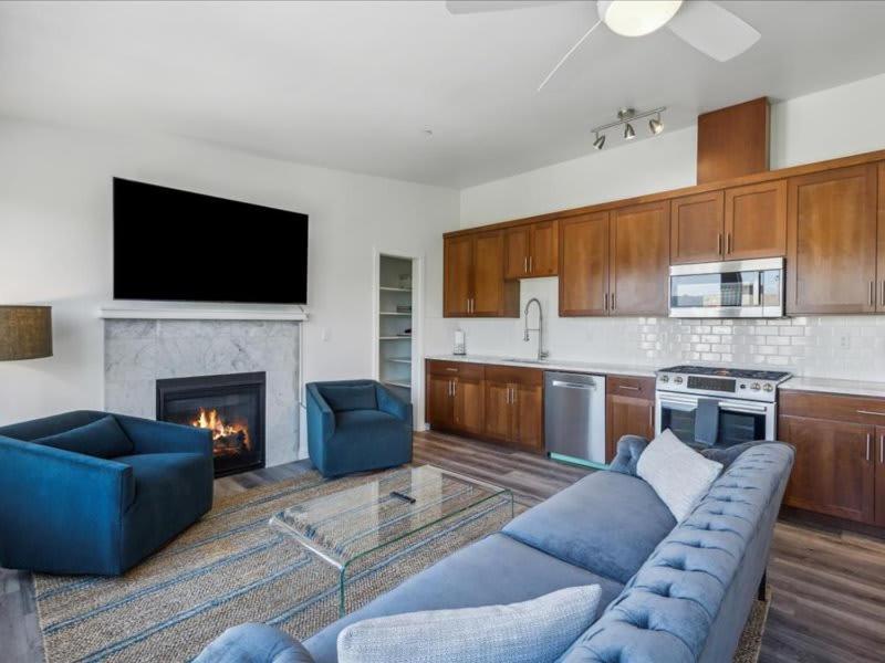 Apartment Retreat With Scenic Views And Fireplace