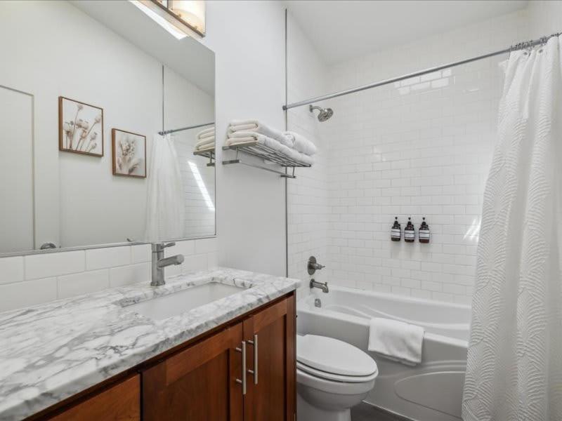 Retreat With Scenic Views And Fireplace * Portland