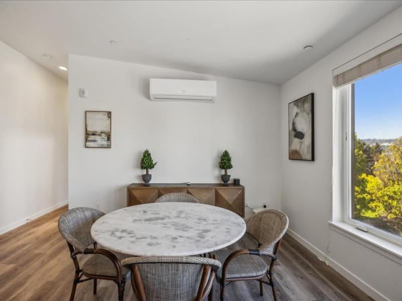 Apartment Retreat With Scenic Views And Fireplace *
