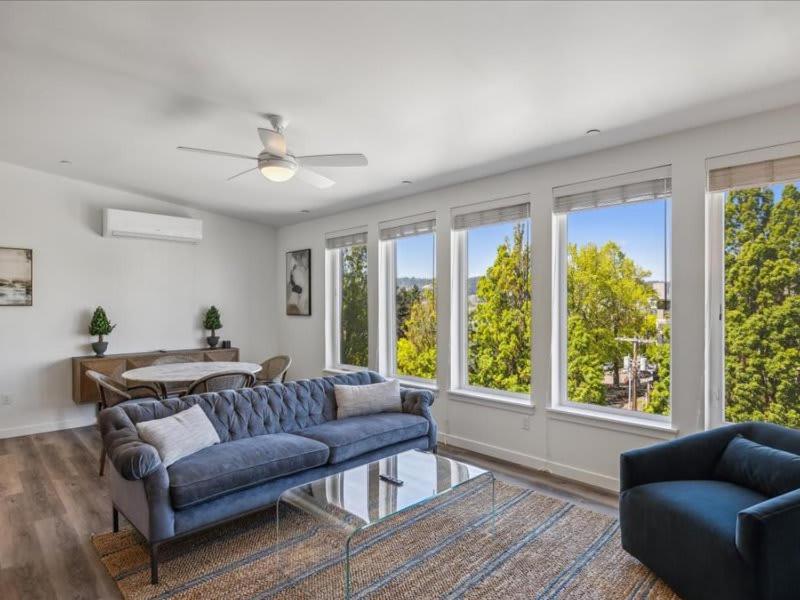Retreat With Scenic Views And Fireplace *