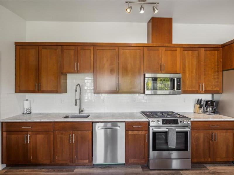 Retreat With Scenic Views And Fireplace Apartment