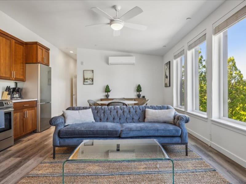 Retreat With Scenic Views And Fireplace Apartment